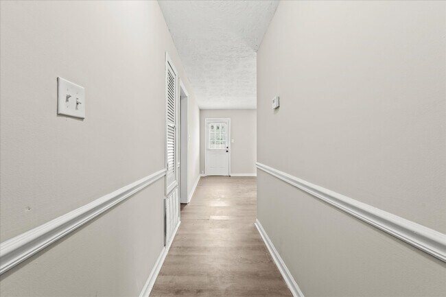 Building Photo - 2357 Basswood Dr