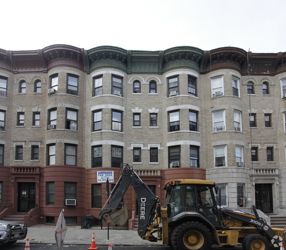 Foto del edificio - 244 New York Ave