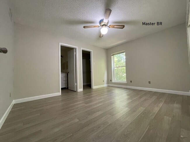 Building Photo - 1507 Lincoln Way