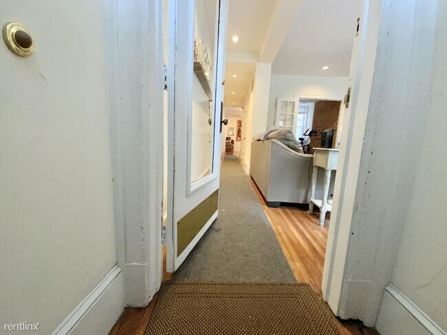Building Photo - 4 br, 4.5 bath Townhome - 107 E West St