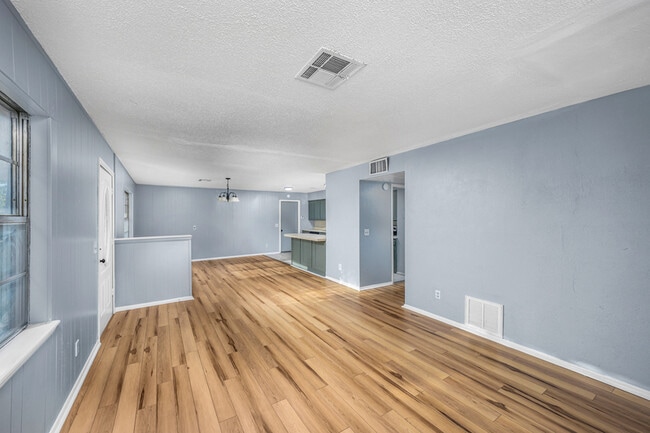 Foto del edificio - 3015 NE Pioneer Blvd