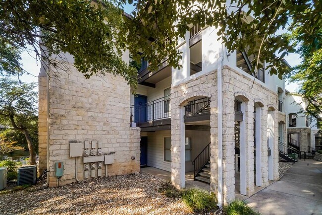 Building Photo - 6000-8 Shepherd Mountain Cove