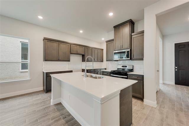 Foto del edificio - 703 Parrino pkwy