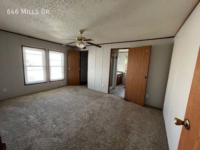 Building Photo - 646 W Mills Dr