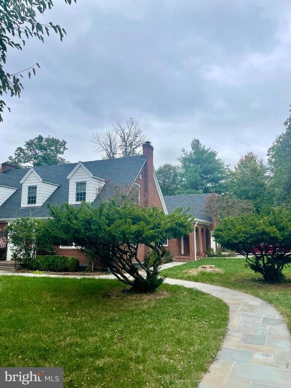 Foto del edificio - 9309 Main St