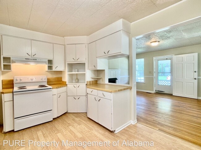 Foto del edificio - 3 br, 2 bath House - 61 Springbrook