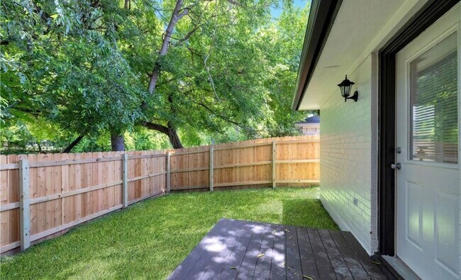 Patio interior - 1006 W Avenue B