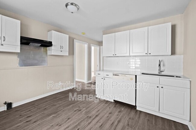 Building Photo - 2423 Circle Dr