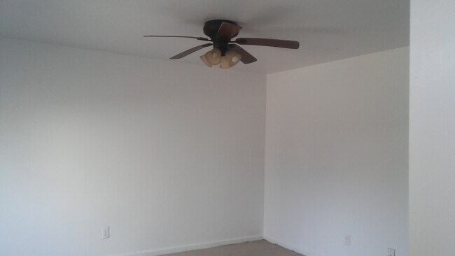 Foto del edificio - Awesone Townhome!