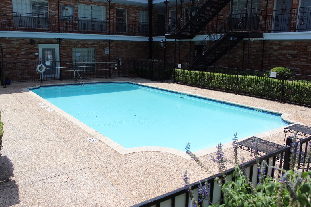 Foto principal - 8401 N New Braunfels Ave