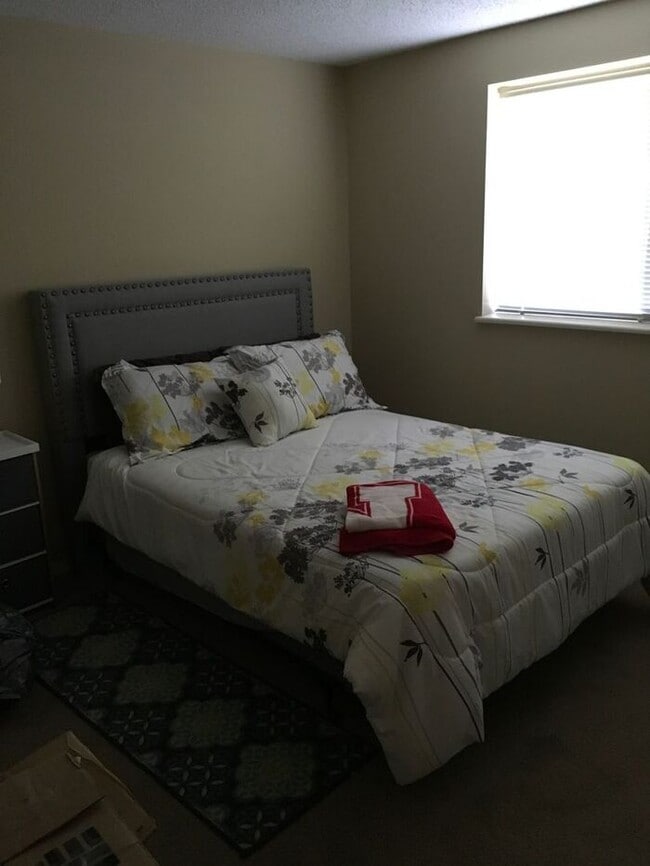 Building Photo - Lovely 2 Bedroom/1 Bath Duplex with Attached 1 Car Garage on Cul-de-sac in Loveland, CO