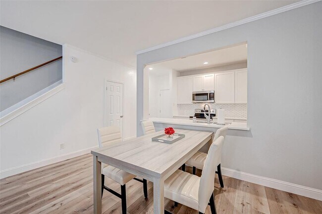 Building Photo - 8077 El Mundo St