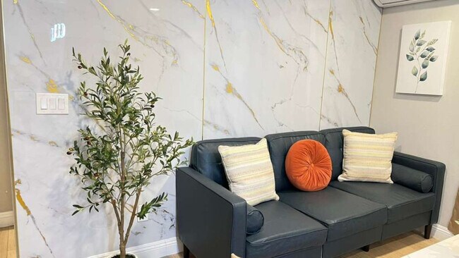 Foto del edificio - 1059 Gillespie Dr