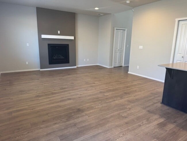 Building Photo - SE Bend neighborhood with community pool