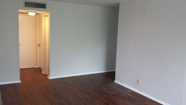 Foto del edificio - 9400 Live Oak Pl