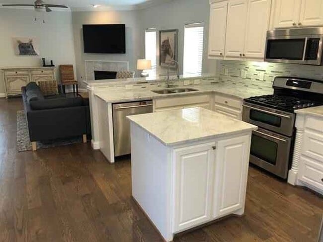 Building Photo - 3421 Normandy Ave