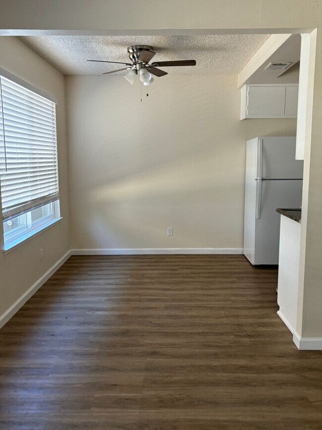 Foto del edificio - Auburn Green's  2 bedroon 1 1/2 bathroom