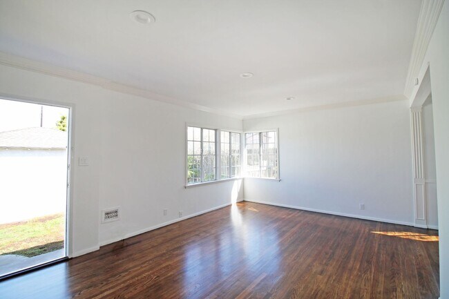 Foto del edificio - 1706 Pullman Ln