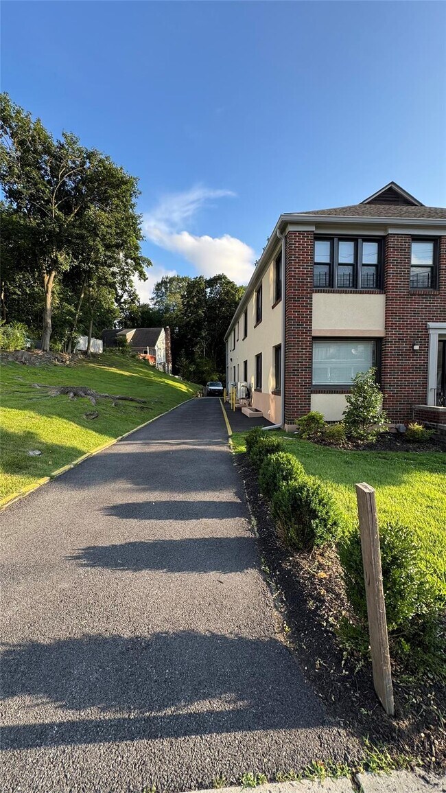 Foto del edificio - 504 Ashford Ave