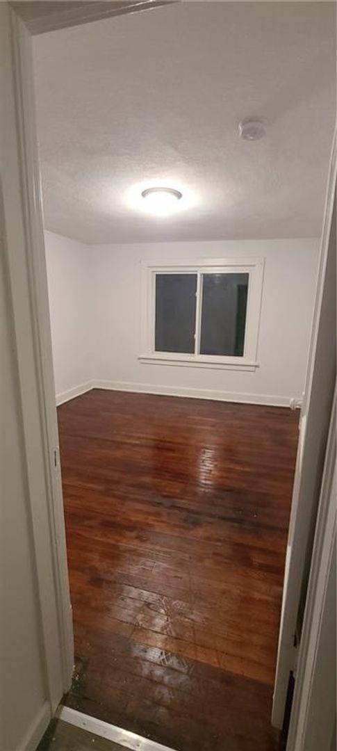 Building Photo - Newly remodeled 3 Bed 2 Bath