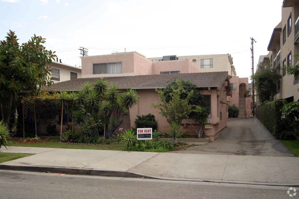 Building Photo - 212 N Cedar St