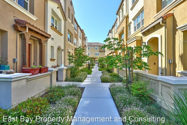 Building Photo - 3 br, 3 bath House - 686 Amalfi Loop
