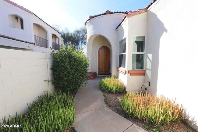 Building Photo - 1750 E Ocotillo Rd