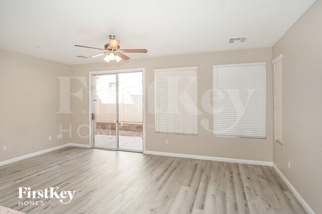 Foto del edificio - 7617 French Springs St