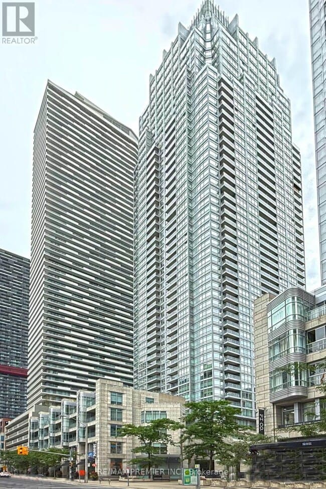 Building Photo - 2191-2191 Yonge St