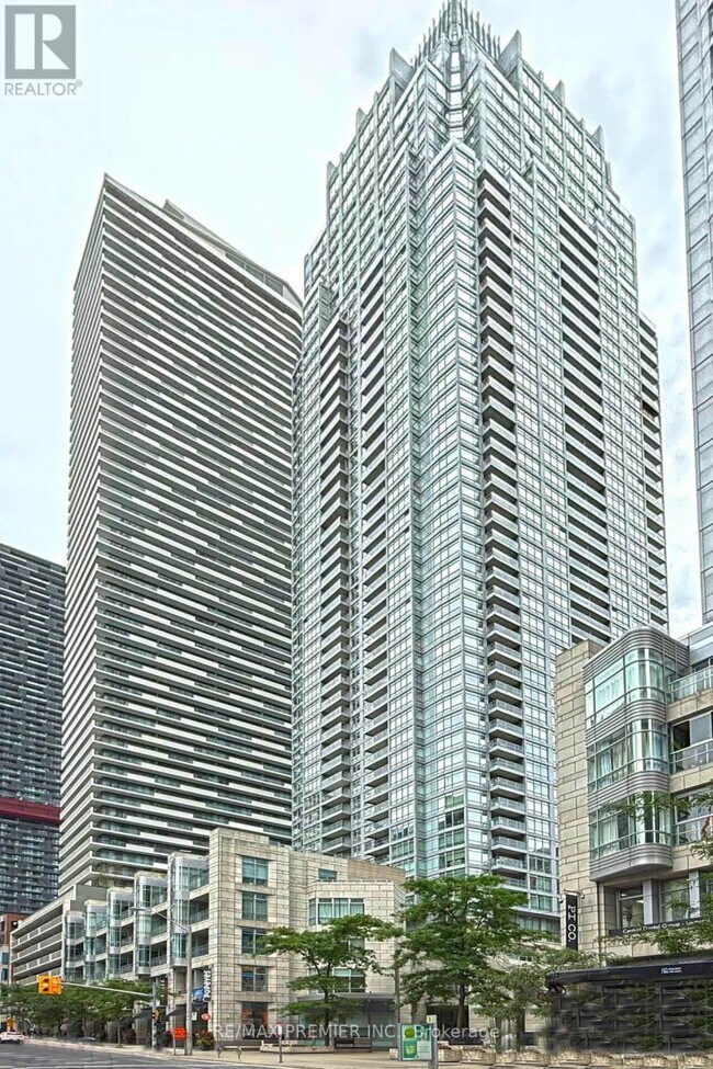 Photo du bâtiment - 2191-2191 Yonge St