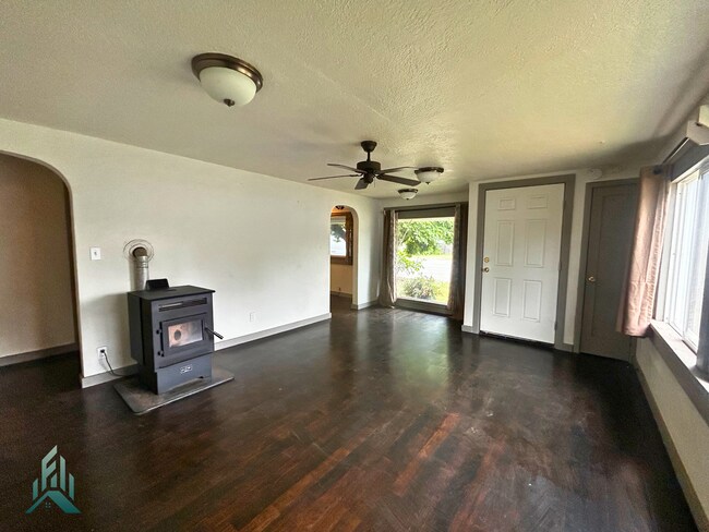 Foto del edificio - Pet-Friendly 2BR Home with Fenced Yard in Lyons