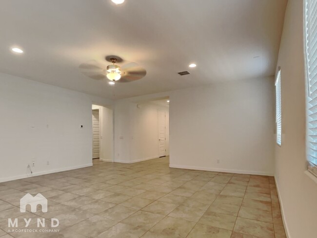 Building Photo - 17027 W Echo Ln