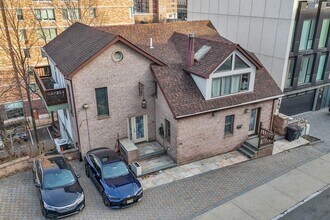 Building Photo - 228 Gorge Rd