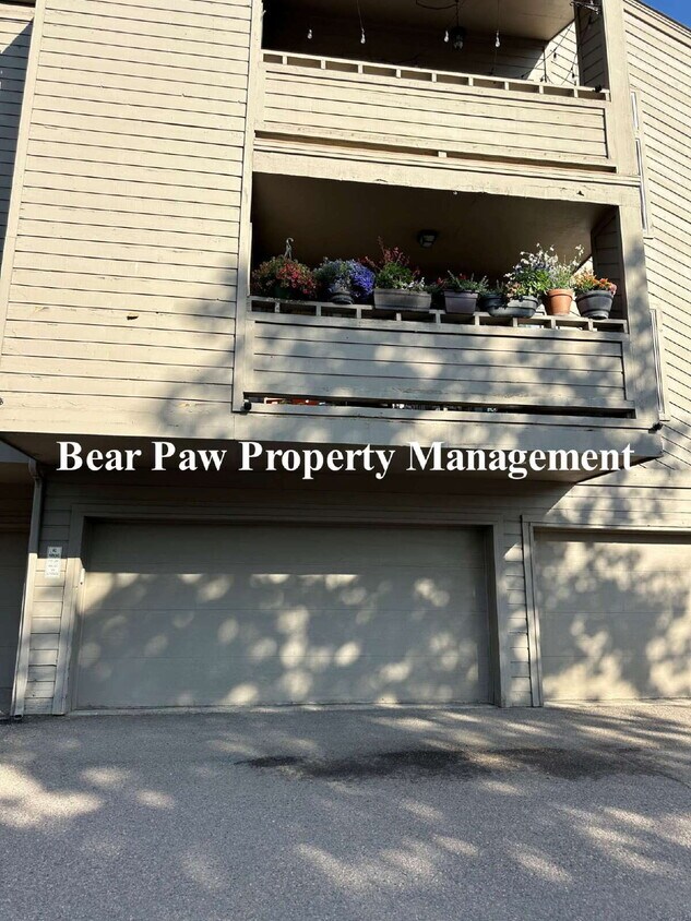 "Great 2-Bed, 2-Bath Condo Genesee" - "Great  2-Bed, 2-Bath Condo Genesee"