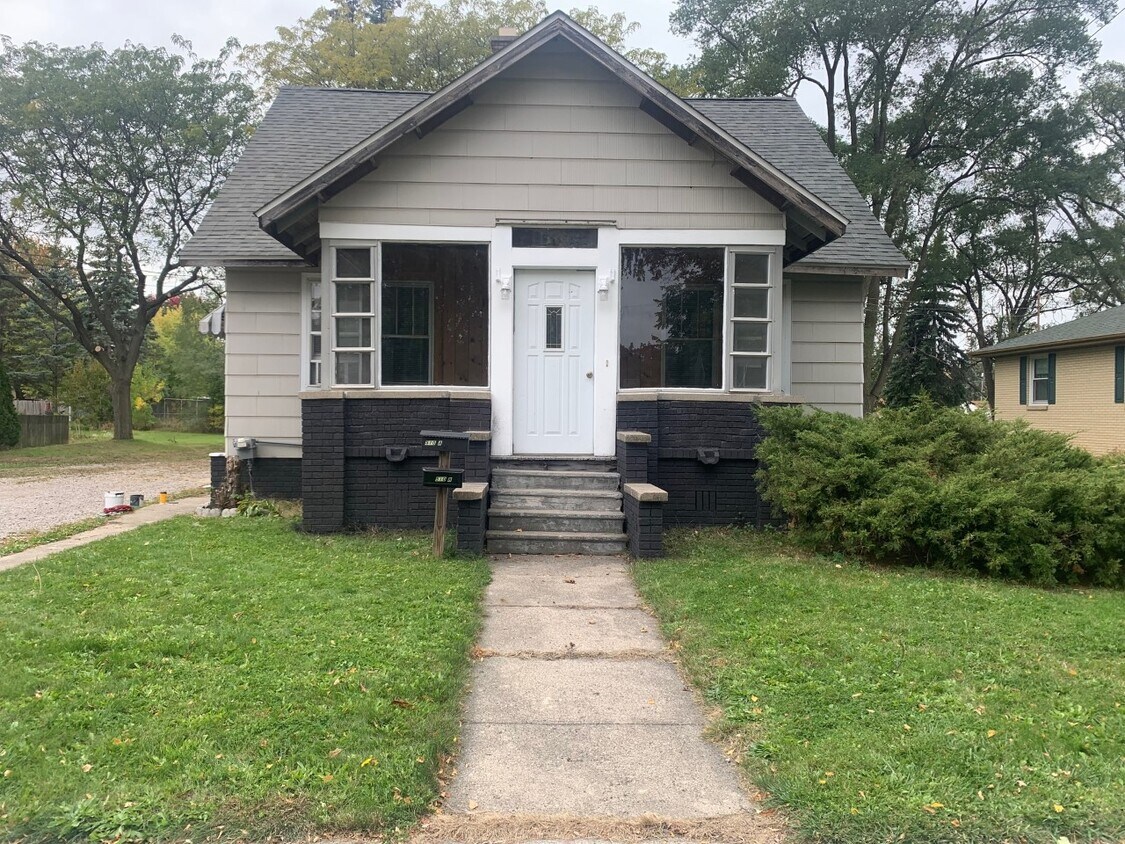 510 Pine St, Essexville, MI 48732 House for Rent in Essexville, MI