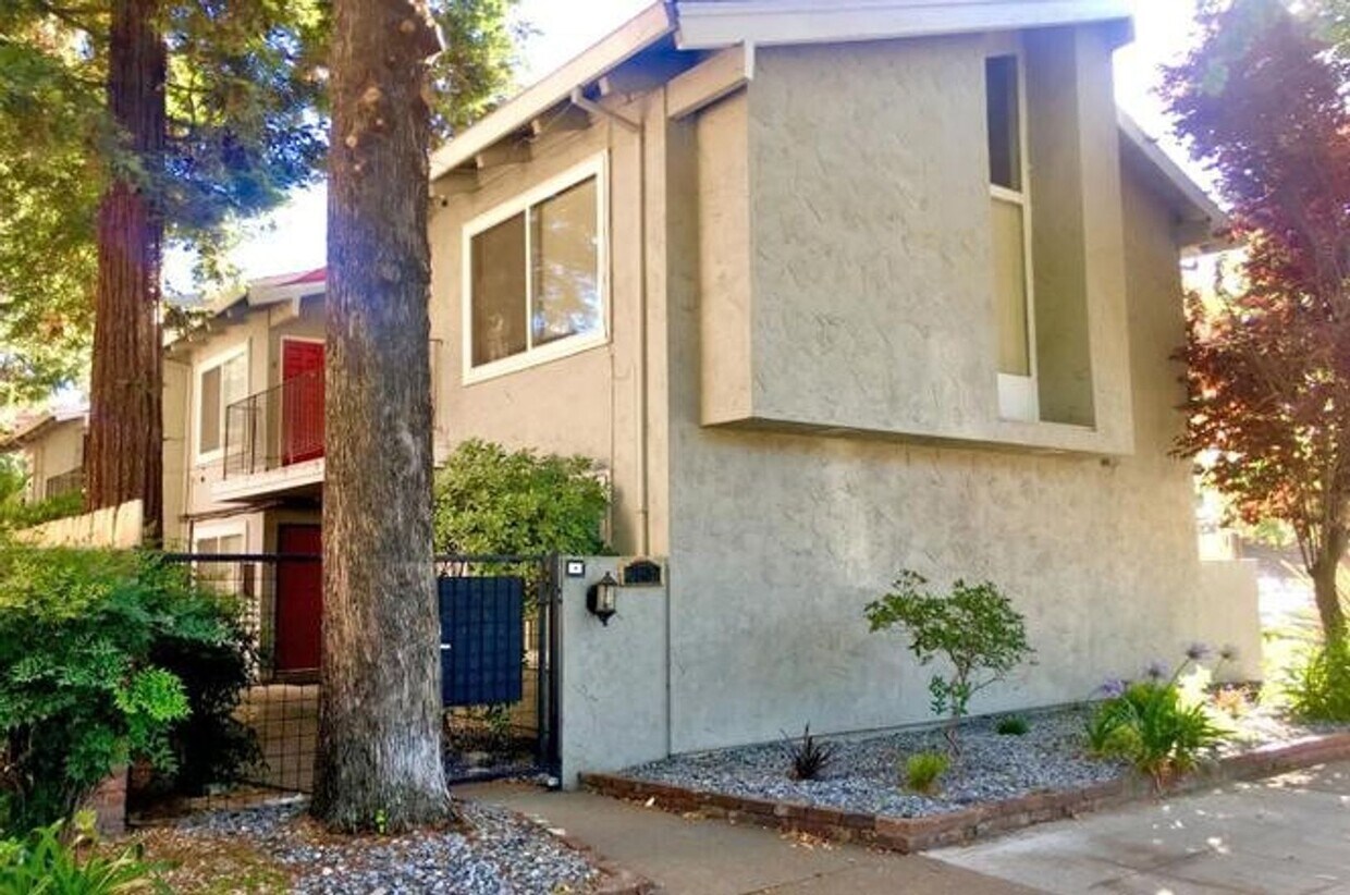 Primary Photo - Gated, Quiet and Affordable 2BR/1BA in a Q...