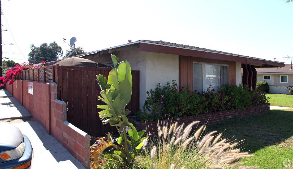 Foto del edificio - 1331 S Anaheim Blvd