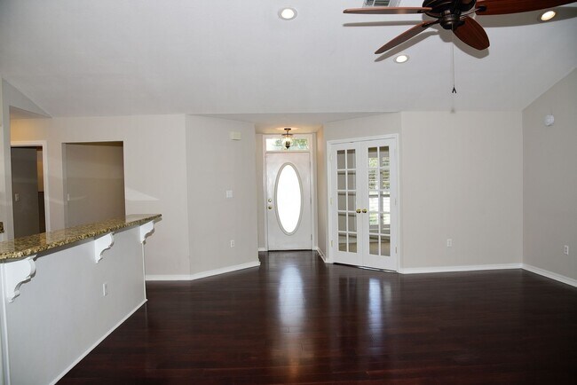 Building Photo - Updated Home in Bluewater Bay!
