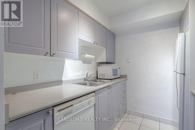 Building Photo - 256 Doris Ave