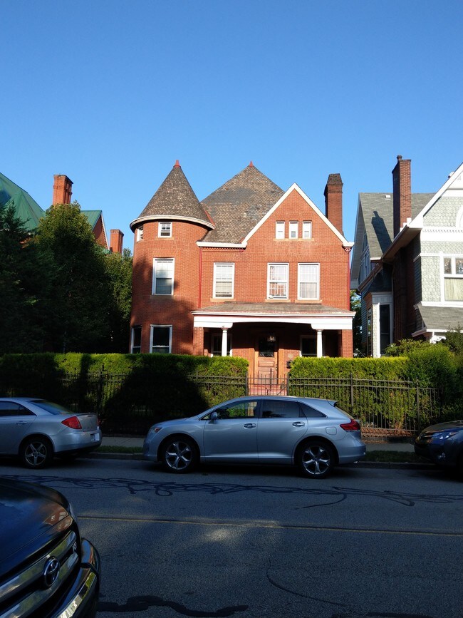 358 South Highland - 358 S Highland Ave