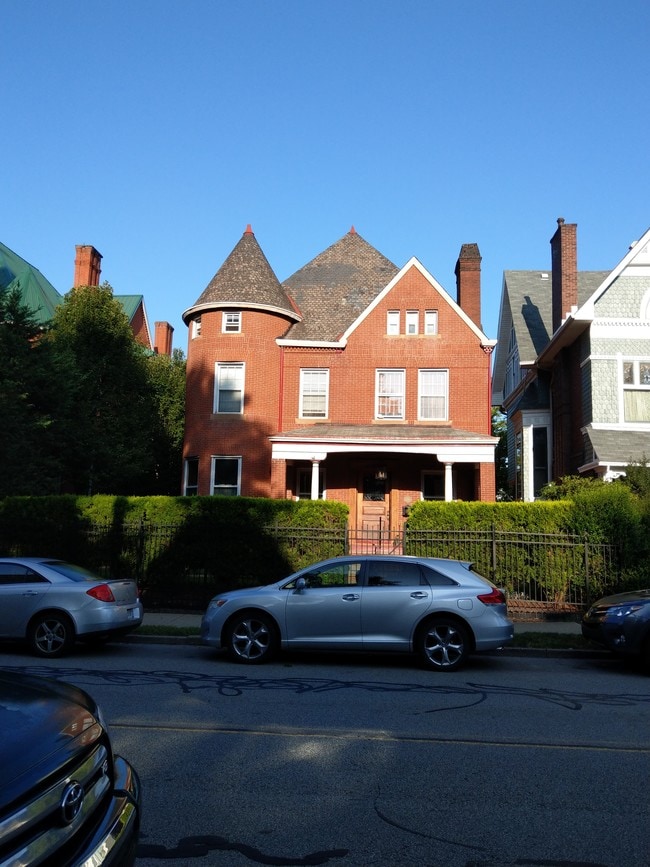 358 South Highland - 358 S Highland Ave
