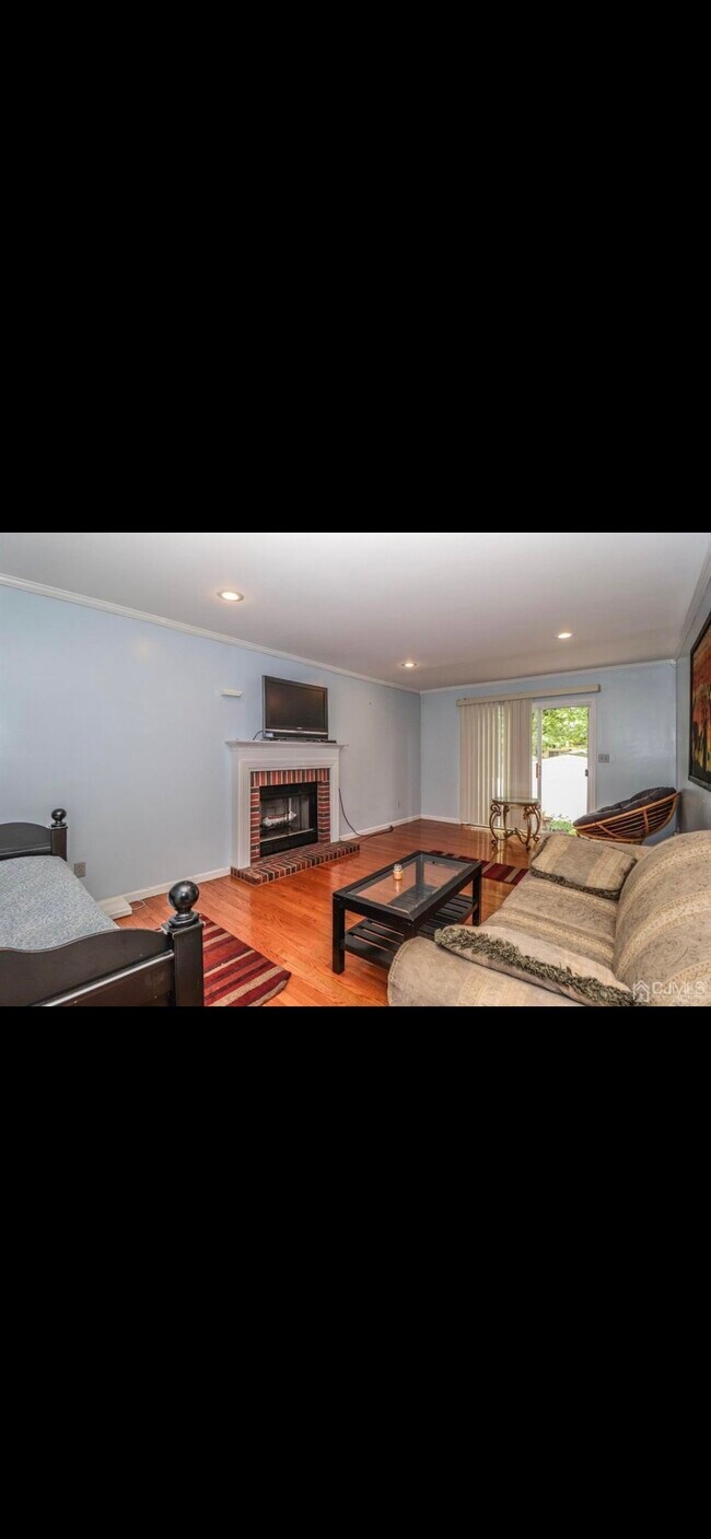 Building Photo - 23 Warwick St