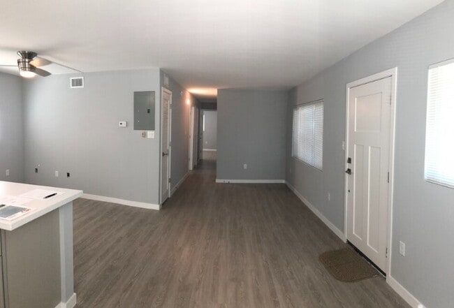 Building Photo - Driftwood Villas Apartments