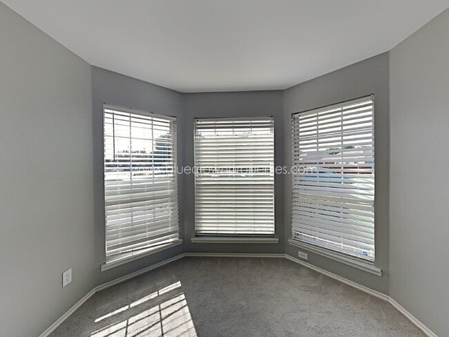 Building Photo - 9804 Southgate Dr