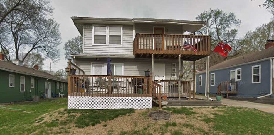 Lower duplex - 7146 Main St