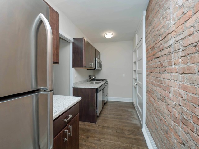 Building Photo - 915 W Schubert Ave