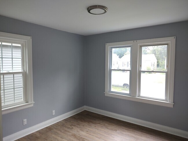 Building Photo - Sneak Peak :Cozy 2 Bedroom & 1 Bath Cottage