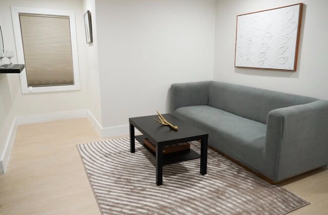 Building Photo - 466 Avon Ave