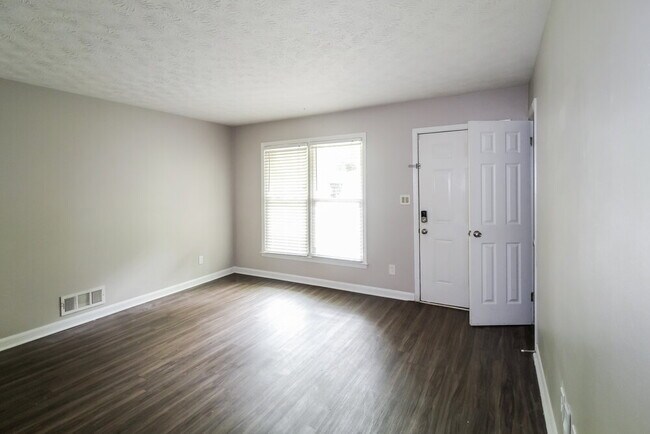 Building Photo - 7006 Knollwood Dr