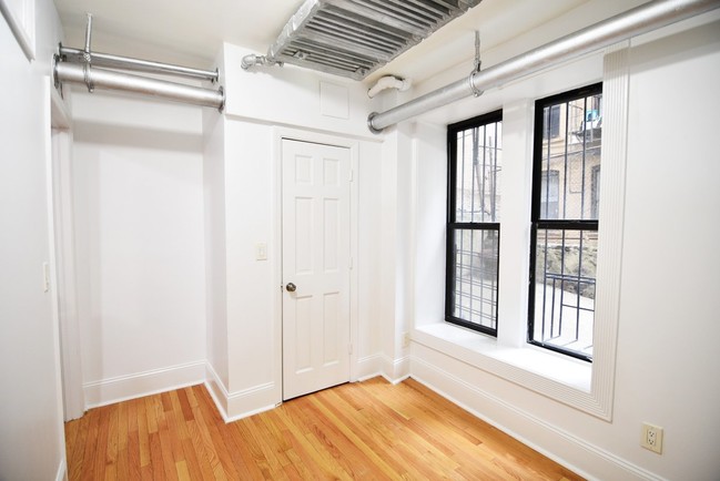 Building Photo - 562 W 174th St